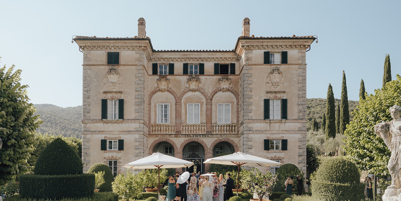 exklusive freie Trauung in der Villa Cetinale mit Traurednerin Marina Danner