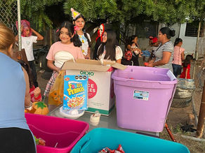 Entrega de dulces por dia de hallowen en hadiguera