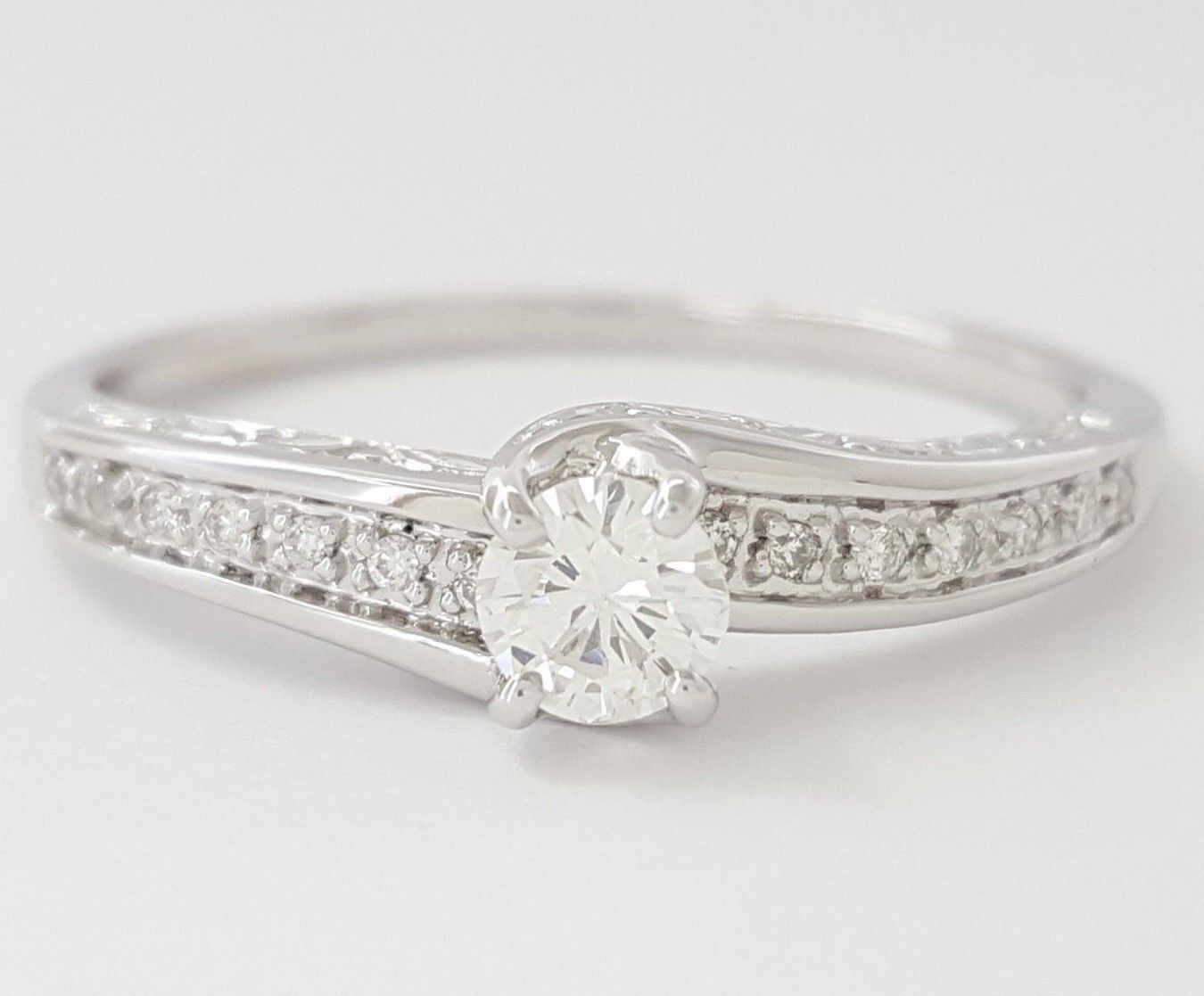 0.33 ct 14k White Gold Round Brilliant Cut Diamond Engagement Ring