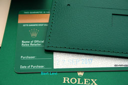 ROLEX 116610LV GREEN SUBMARINER WATCH HULK