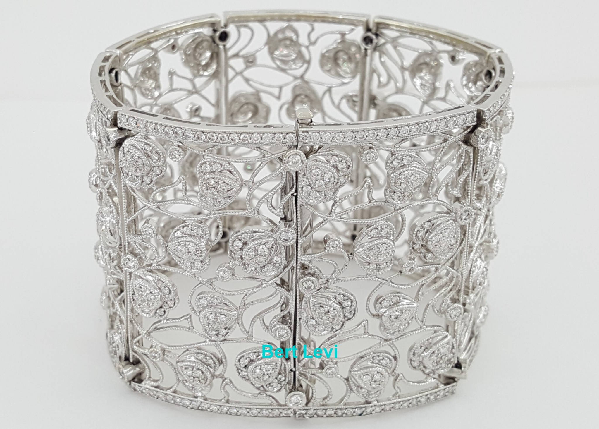 Vintage Style Diamond Flower Bracelet 12.21 ct 79 Grams 46mm 18K White Gold