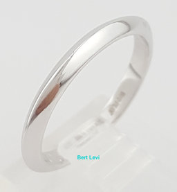 Vintage Tiffany & Co Knife Edge Wedding Band Ring Platinum 2.2 mm 2.7 Grams