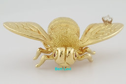 Vintage Yellow Gold Diamond Ruby Eyes Bee Brooch Pin 18K Gold 10.3 grams 22mm