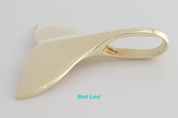 Whale Tail Pendant 14k Yellow Gold 3.8 Grams 25 x 23.3 mm