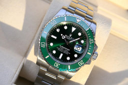 ROLEX 116610LV GREEN SUBMARINER WATCH HULK