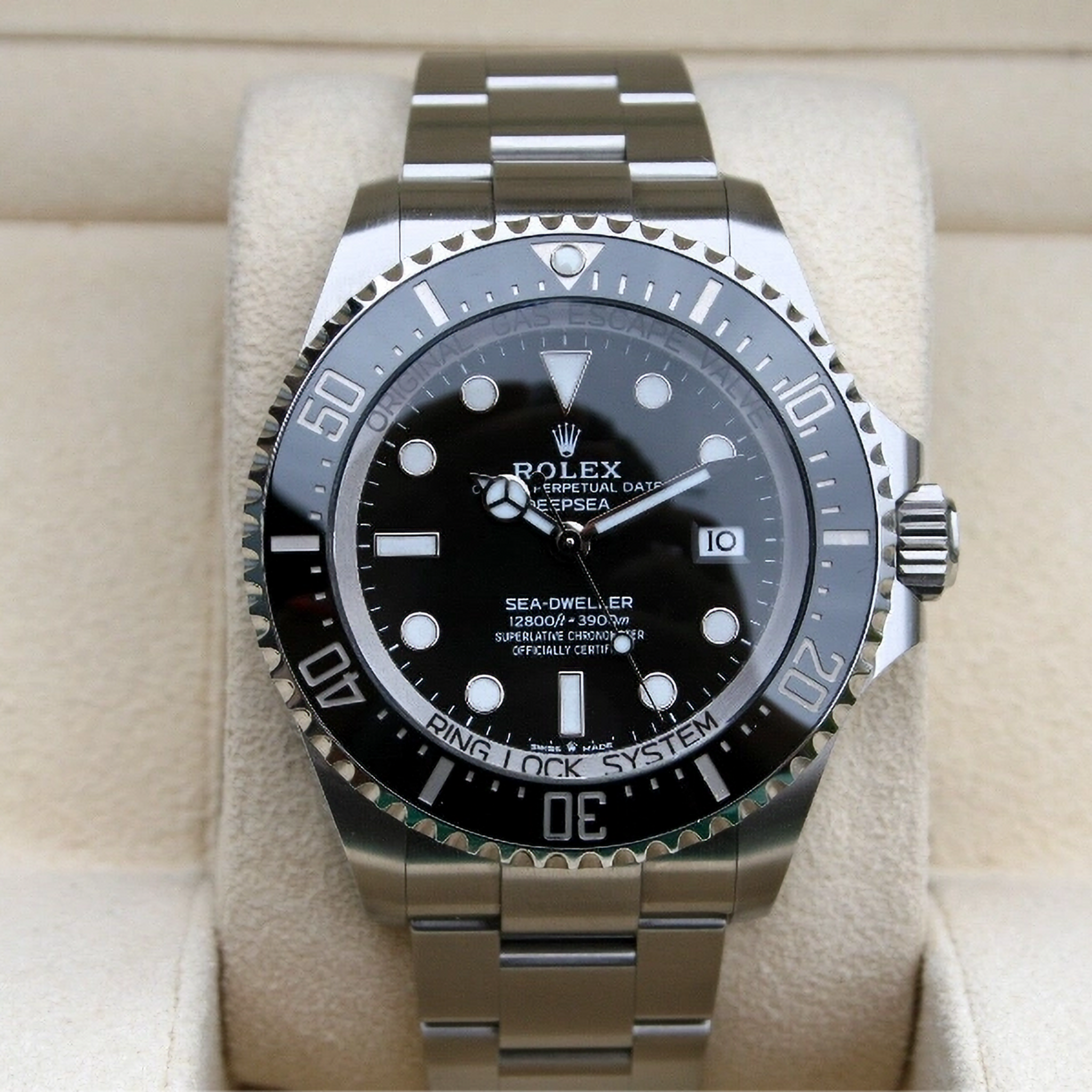 The Rolex Explorer I and Rolex Submariner: What’s a Better Watch for You?