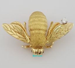 Vintage Yellow Gold Diamond Ruby Eyes Bee Brooch Pin 18K Gold 10.3 grams 22mm