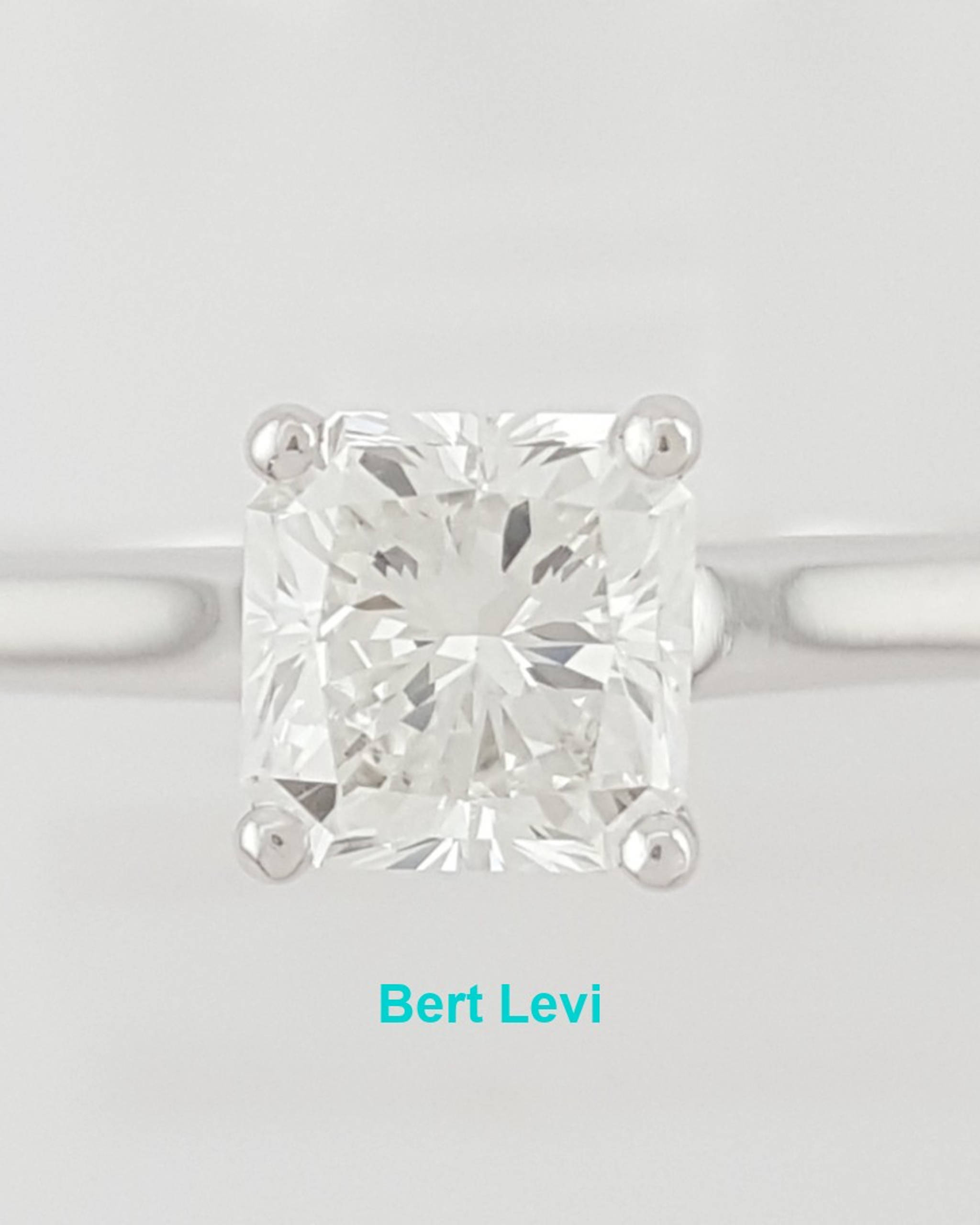 Radiant Cut Diamond Solitaire Engagement Ring 0.9 ct Plat & 18k W Gold Rtl $6.3K