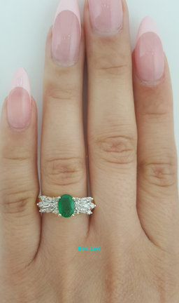 Oval Green Emerald & Diamond 10k Yellow Gold Ring 1ct