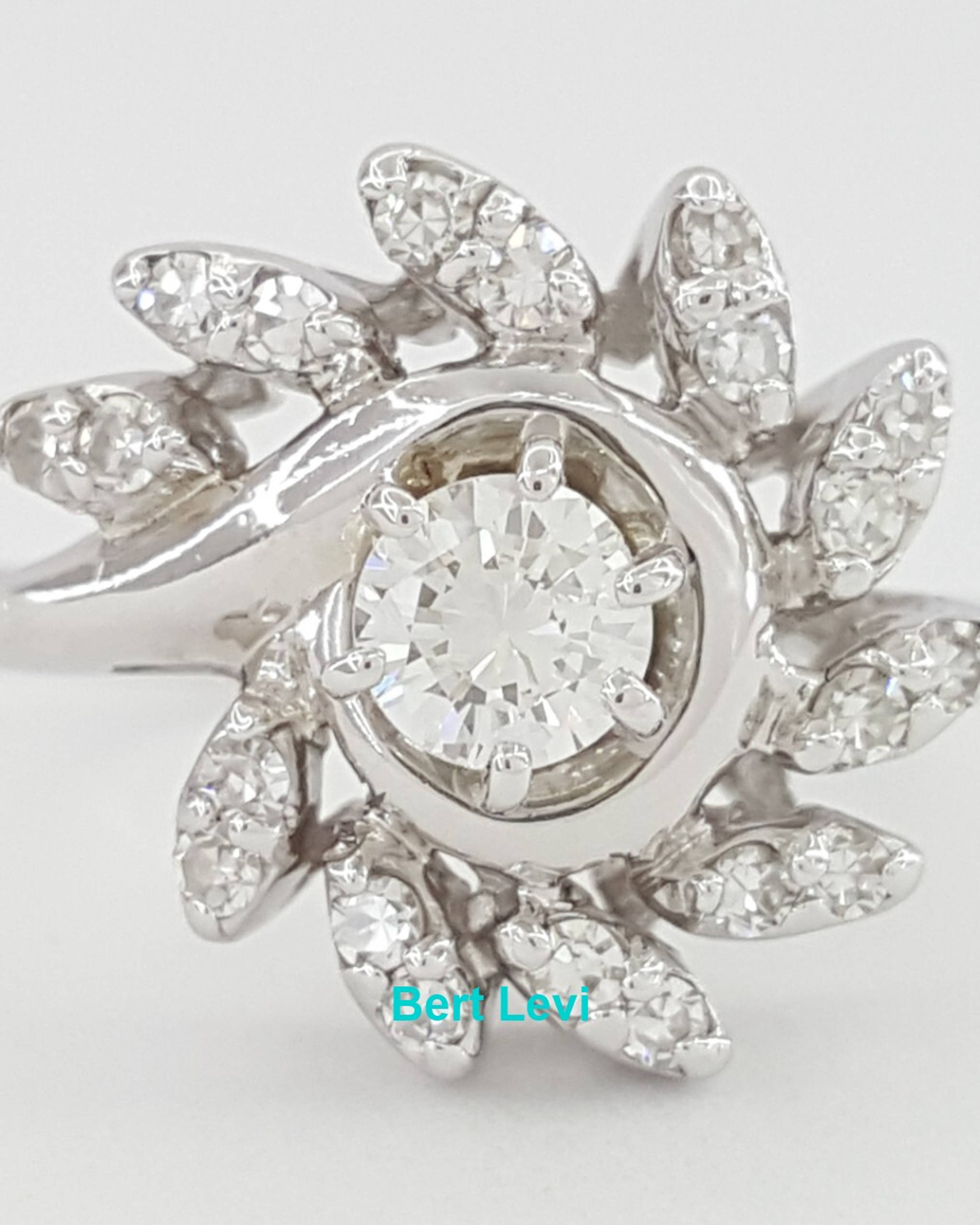 Vintage Round Brilliant Diamond 0.5 ct 14K White Gold Engagement Statement Ring