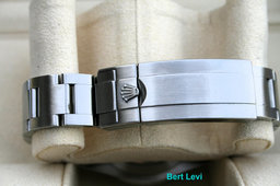 ROLEX 116610LV GREEN SUBMARINER WATCH HULK