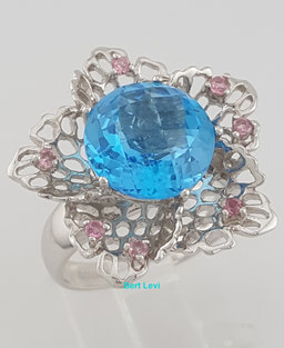 Blue Topaz Flower Statement Ring 18k White Gold 22.6 mm 7.5 Grams