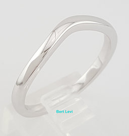 Platinum Curve Wedding Band Ring 2 mm 4 grams Size 7.5
