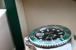 ROLEX 116610LV GREEN SUBMARINER WATCH HULK