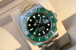 ROLEX 116610LV GREEN SUBMARINER WATCH HULK