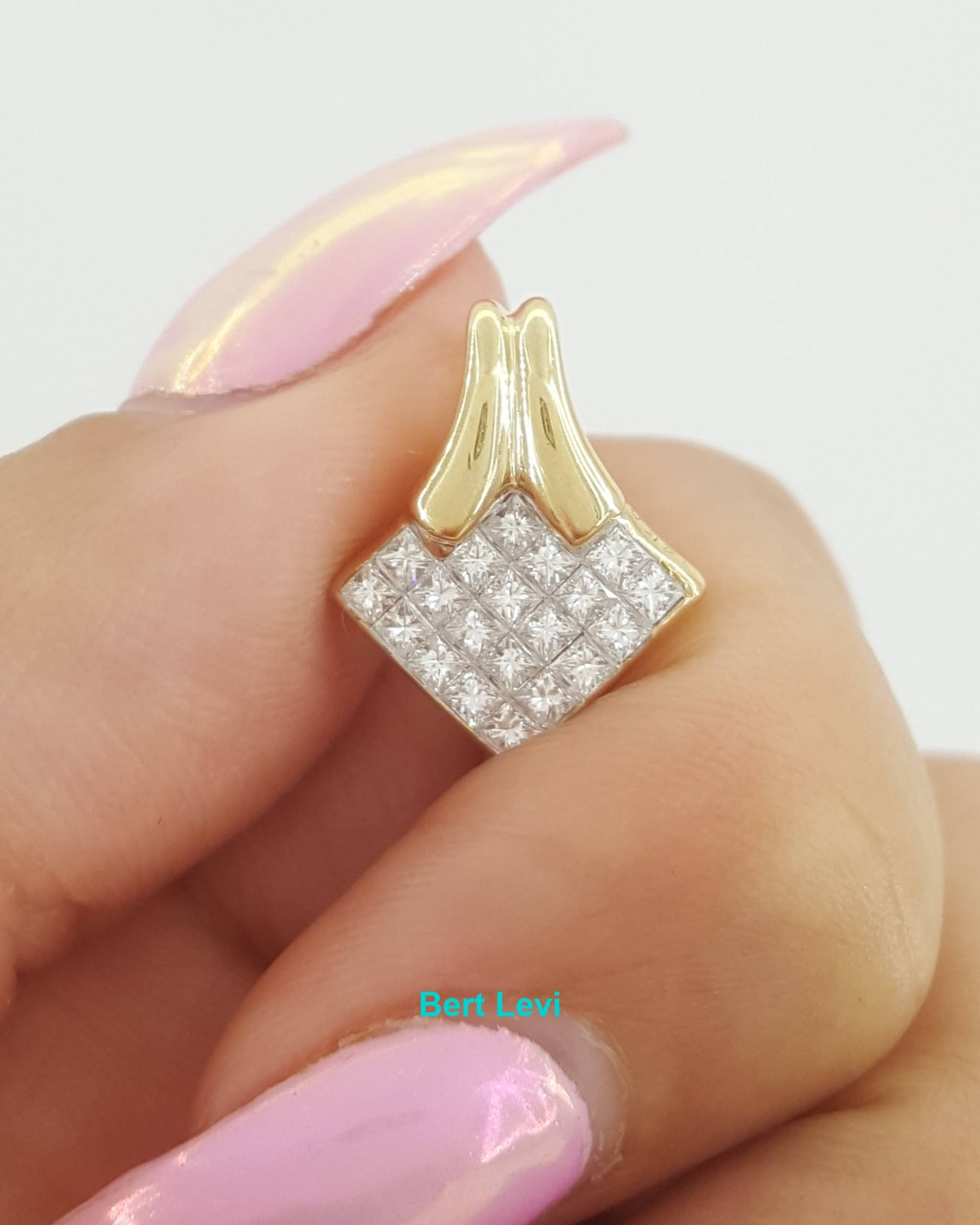 14K Yellow Gold Princess Cut Diamond Invisible Set Pendant 0.5 ct 16.3 mm