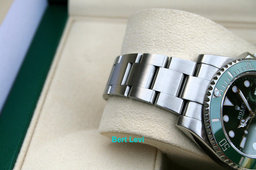 ROLEX 116610LV GREEN SUBMARINER WATCH HULK