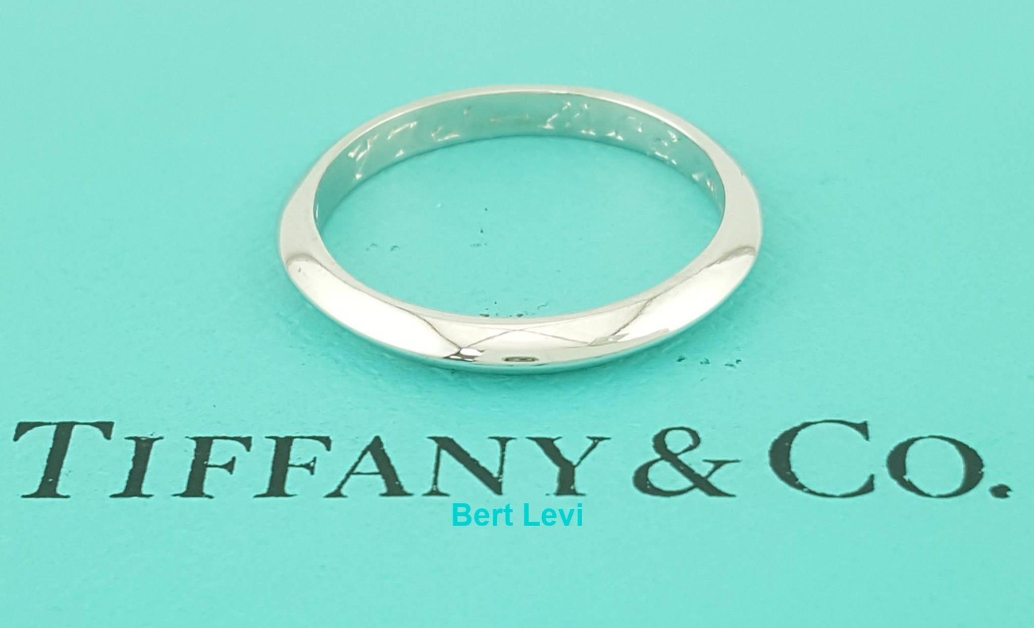 Vintage Tiffany & Co Knife Edge Wedding Band Ring Platinum 2.2 mm 2.7 Grams