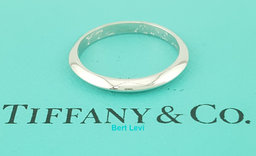 Vintage Tiffany & Co Knife Edge Wedding Band Ring Platinum 2.2 mm 2.7 Grams