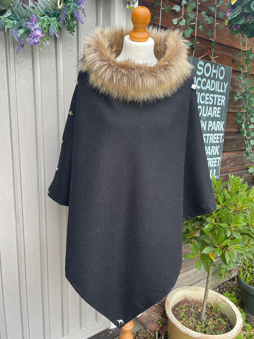 Thumbnail: TWEED PONCHO IN BLACK SWEEPSTAKES TWEED & MANGO JAGUAR PRINT