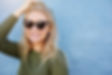 Frau mit Sonnenbrille