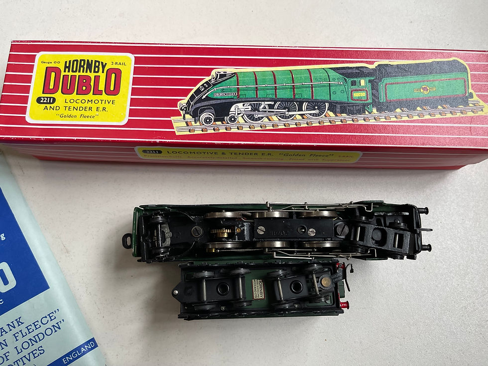 Thumbnail: 2211 2-RAIL BR GREEN A4 CLASS GOLDEN FLEECE LOCOMOTIVE 60030 & TENDER