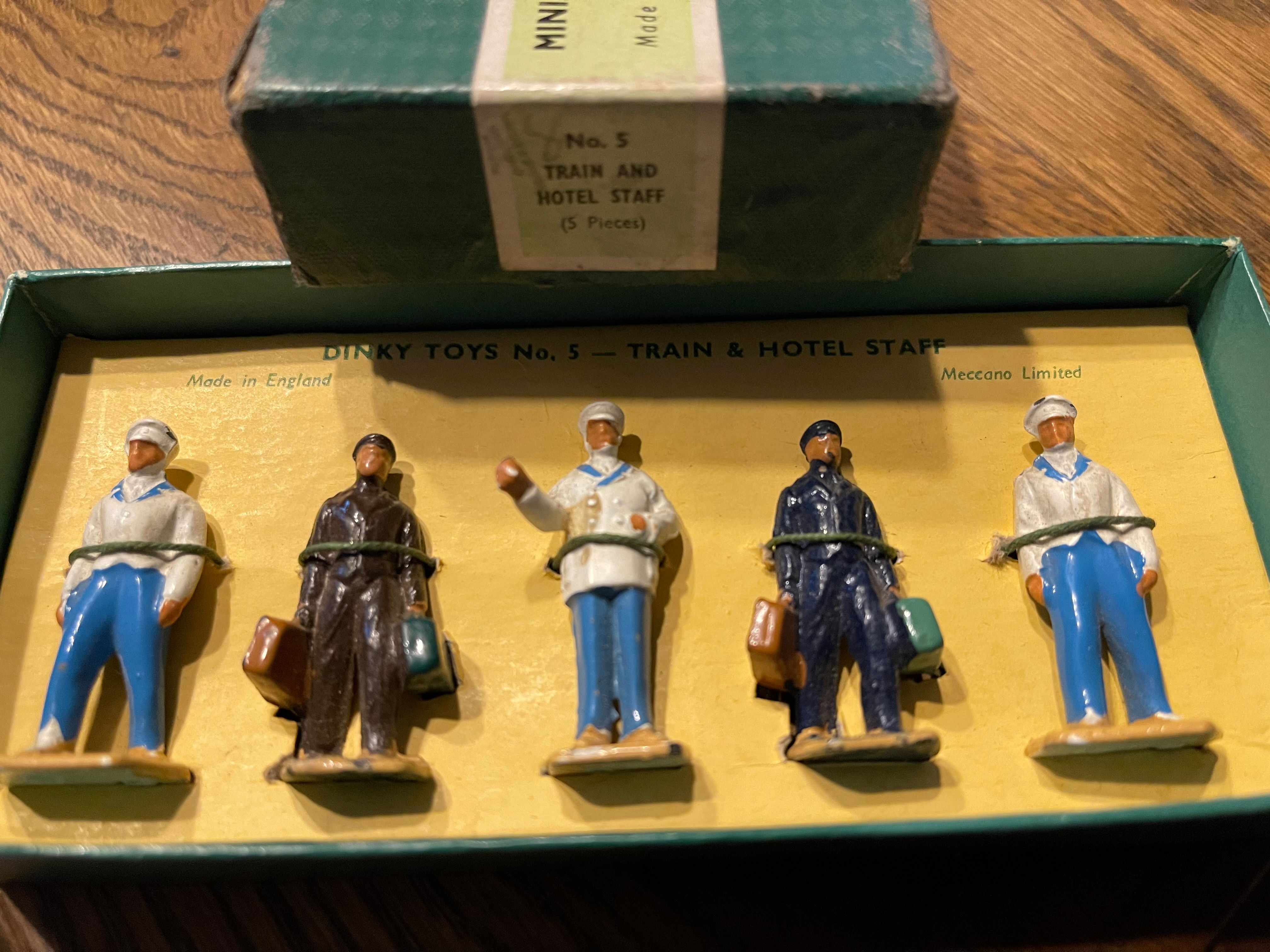 DINKY 50172 No.5 TRAIN & HOTEL STAFF