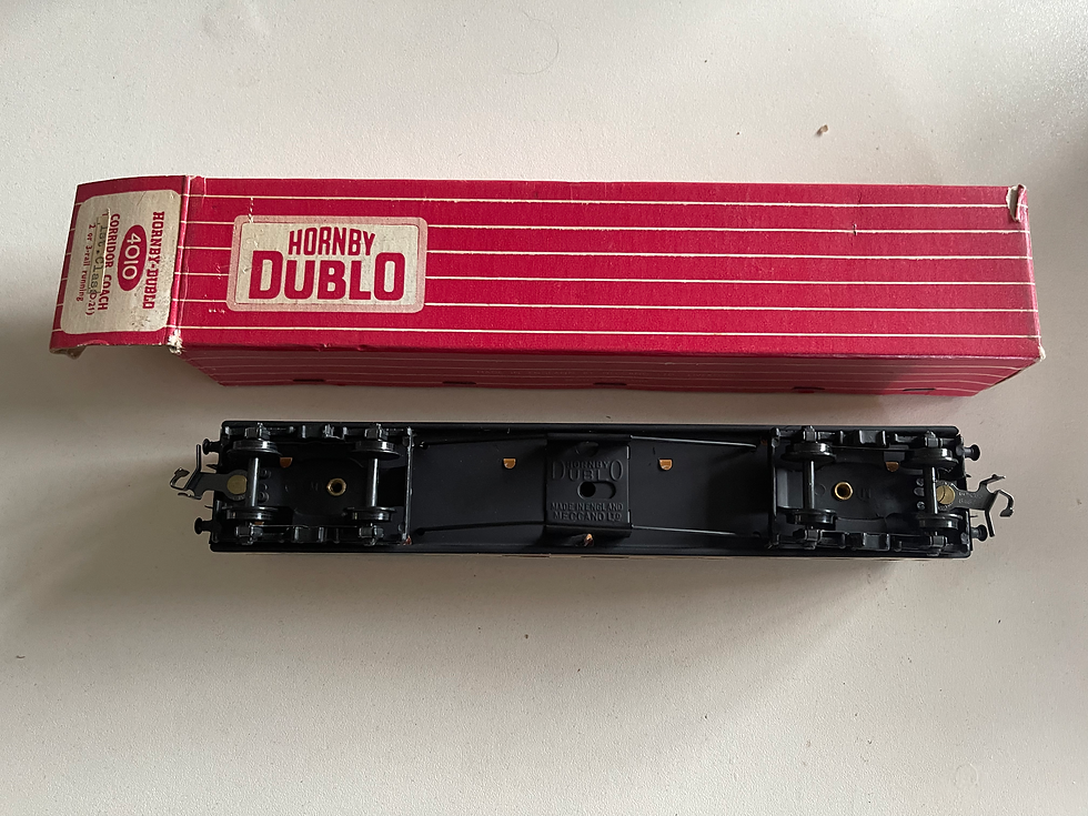 Thumbnail: 4010 CORRIDOR COACH 1ST CLASS W.R. W15862 - COMES WITH HEADBOARDS