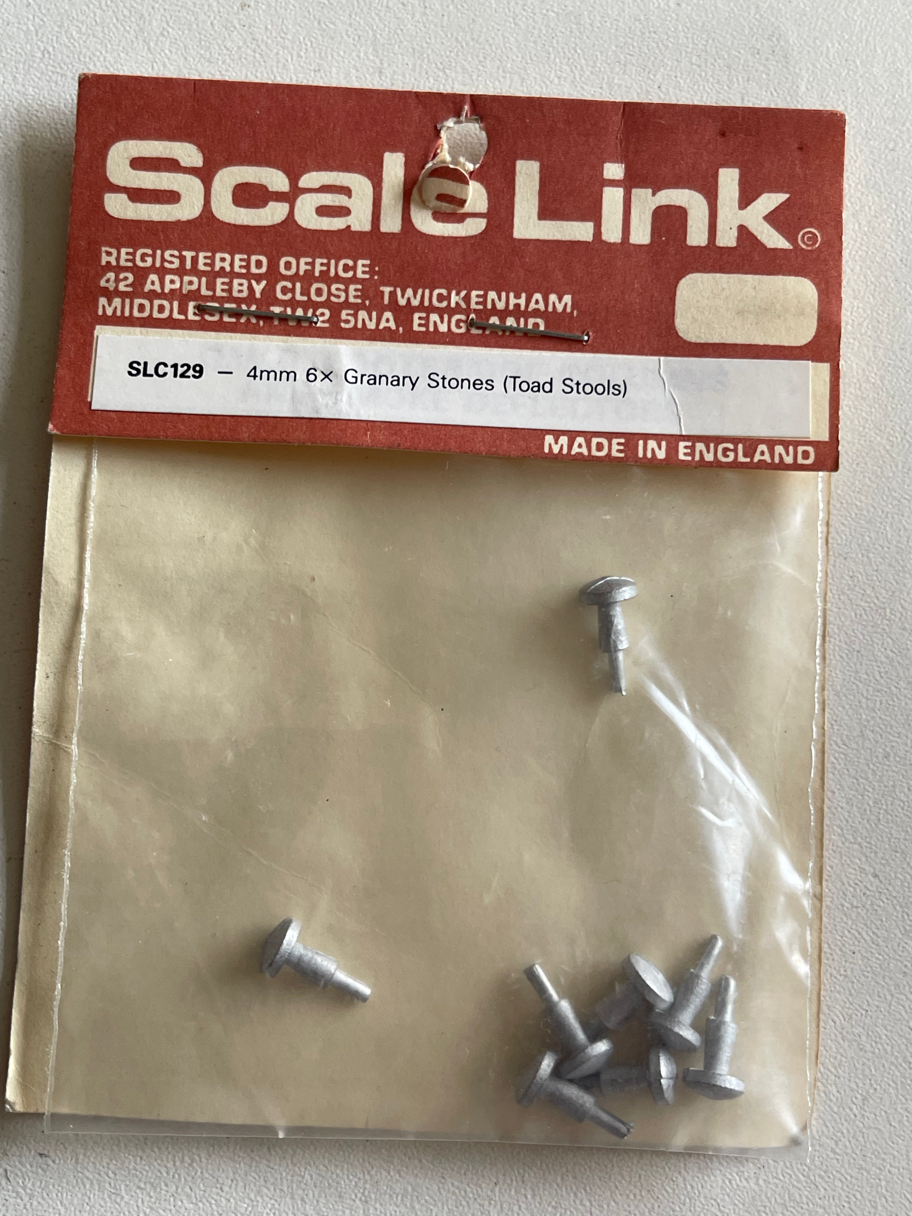 SCALE LINK - SLC129 - 6 x GRANARY STONES (TOAD STOOLS)