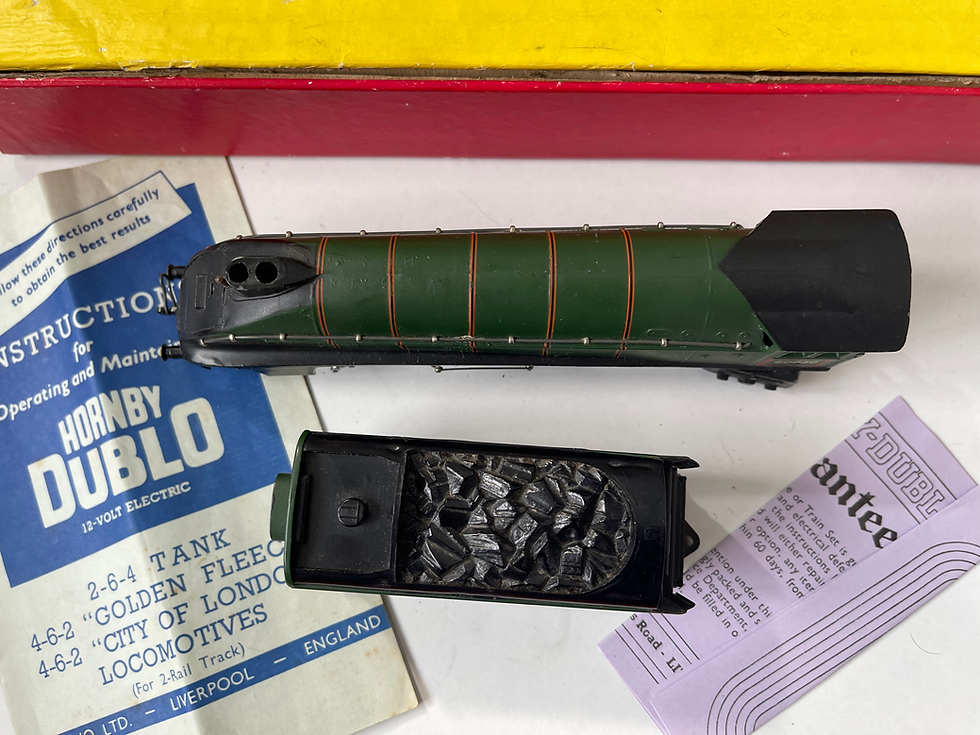 Thumbnail: 2211 2-RAIL BR GREEN A4 CLASS GOLDEN FLEECE LOCOMOTIVE 60030 & TENDER