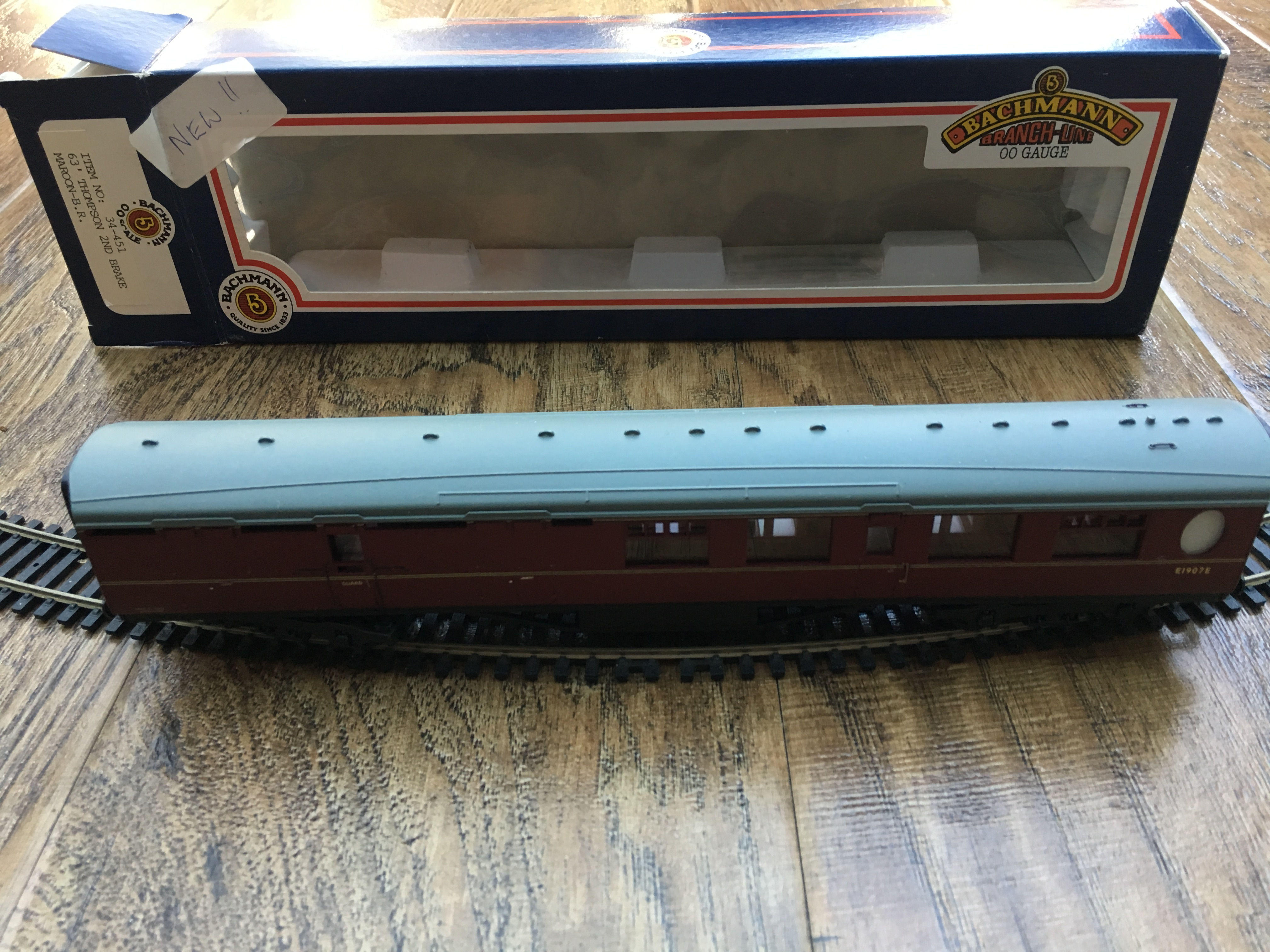 34-451 63' THOMPSON 2ND BRAKE POST MAROON B.R. E1907E