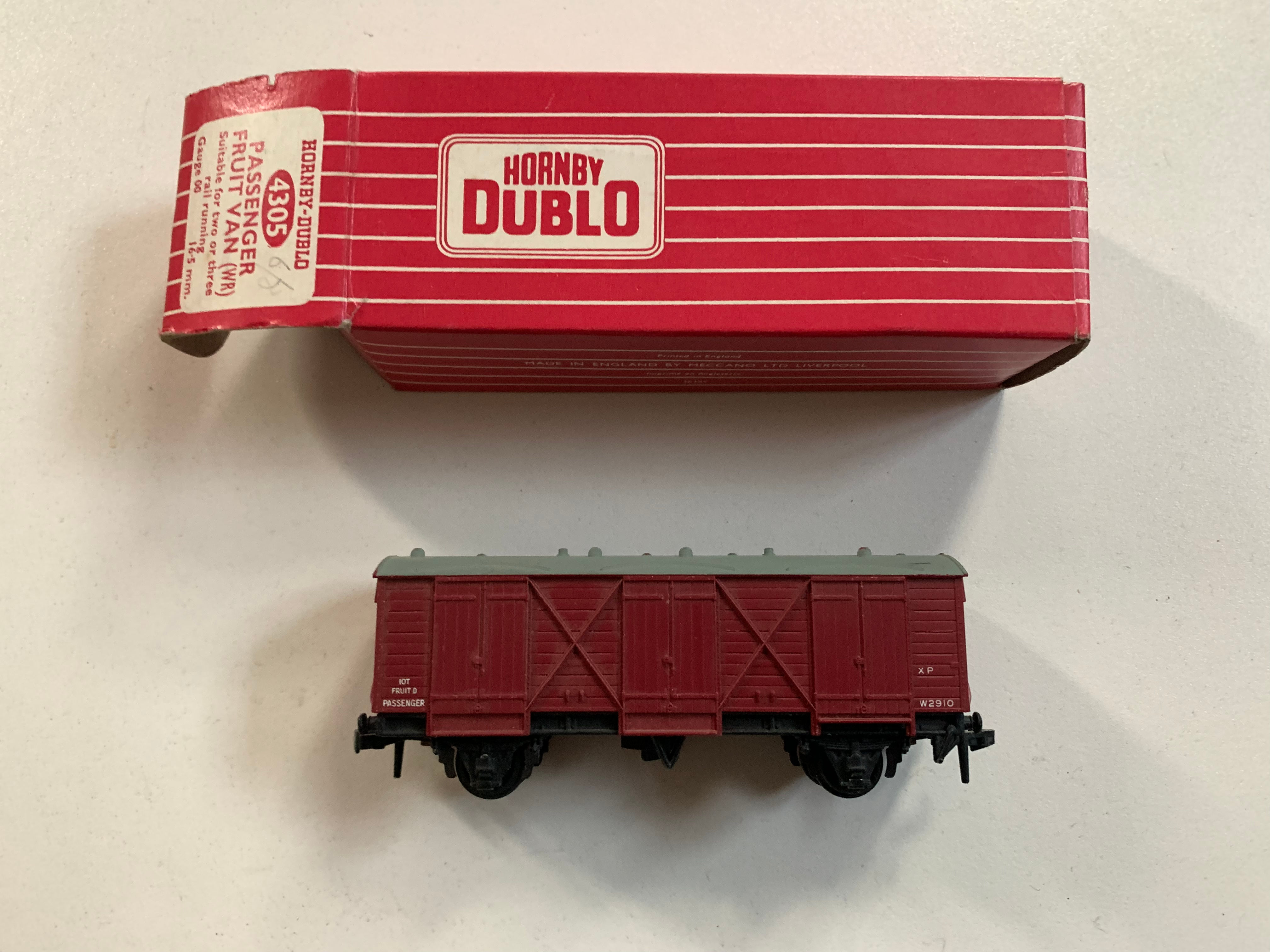 4305 PASSENGER FRUIT VAN W.R. (plastic couplings) BOXED