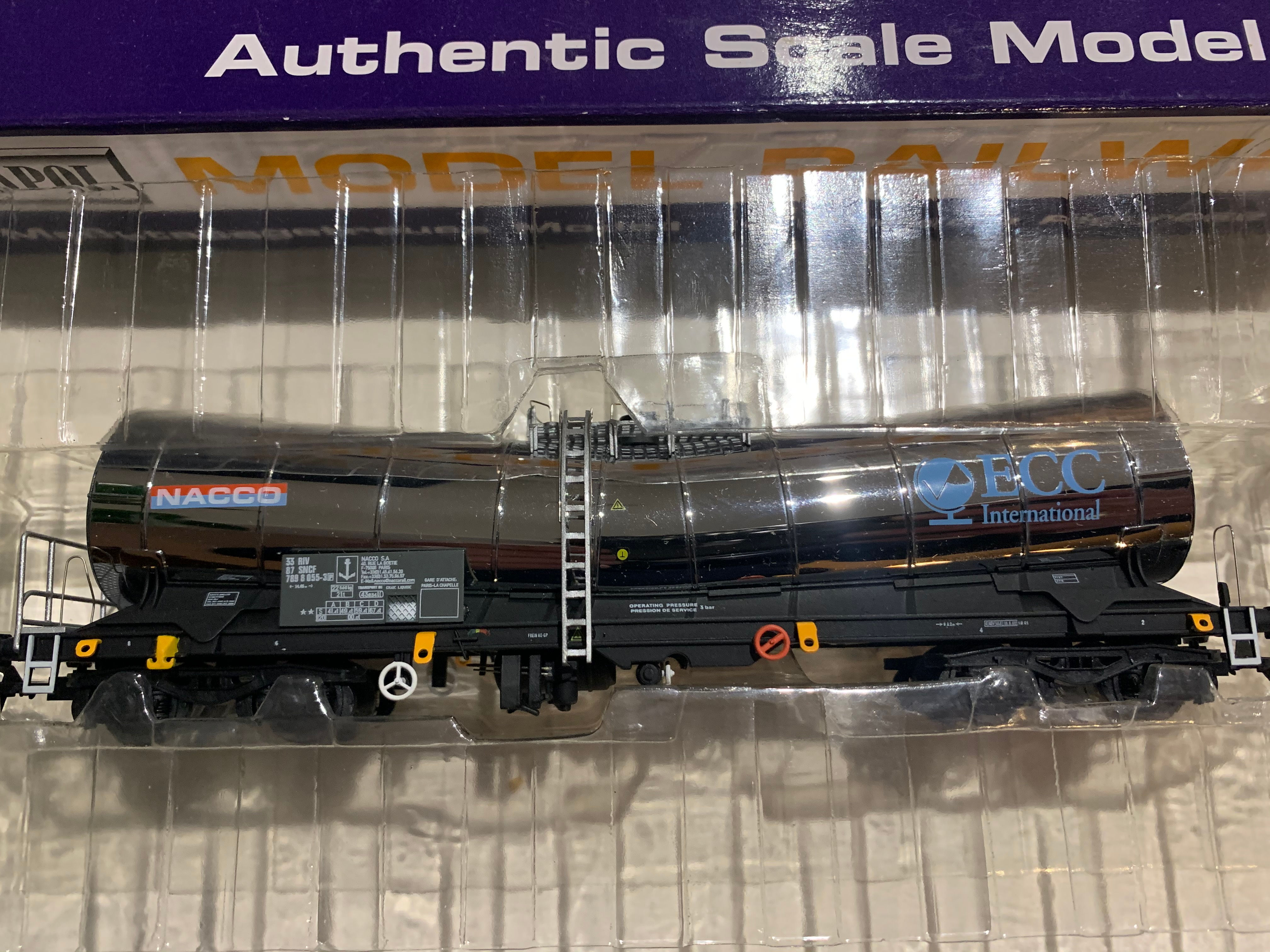 B850F SILVER BULLET 33 87 789 8 055 NACCO ECC TANKER WAGON