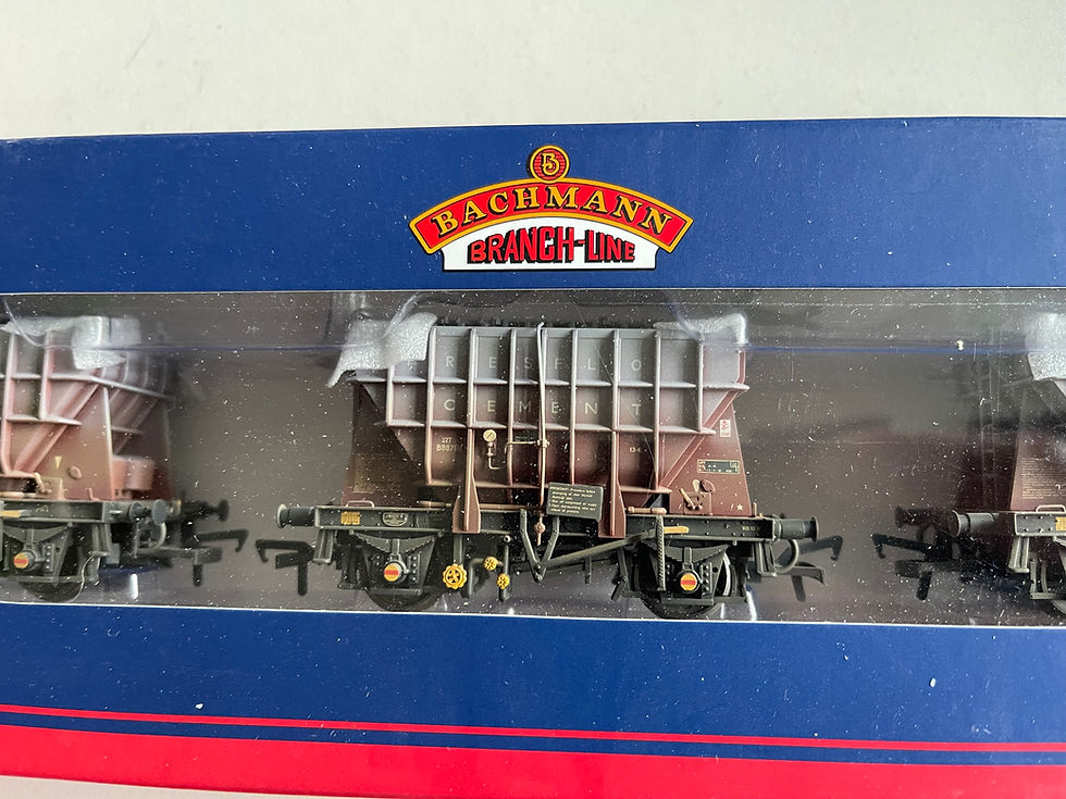 Thumbnail: 38-287 SET OF PRESFLO 22T CEMENT WAGONS BR BAUXITE WEATHERED