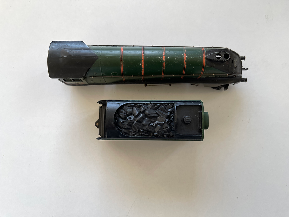 Thumbnail: 2211 2-RAIL BR GREEN A4 CLASS GOLDEN FLEECE LOCOMOTIVE 60030 & TENDE
