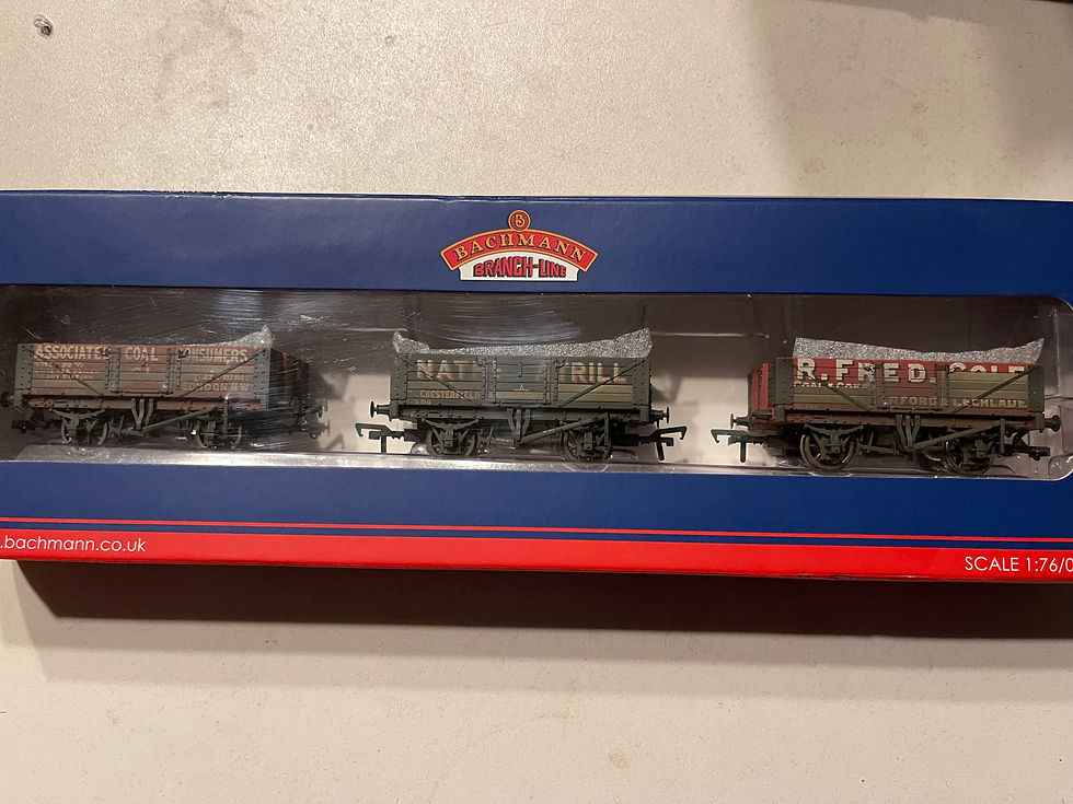 Thumbnail: 37-097 SET OF 3 5 PLANK WAGONS (WEATHERED)