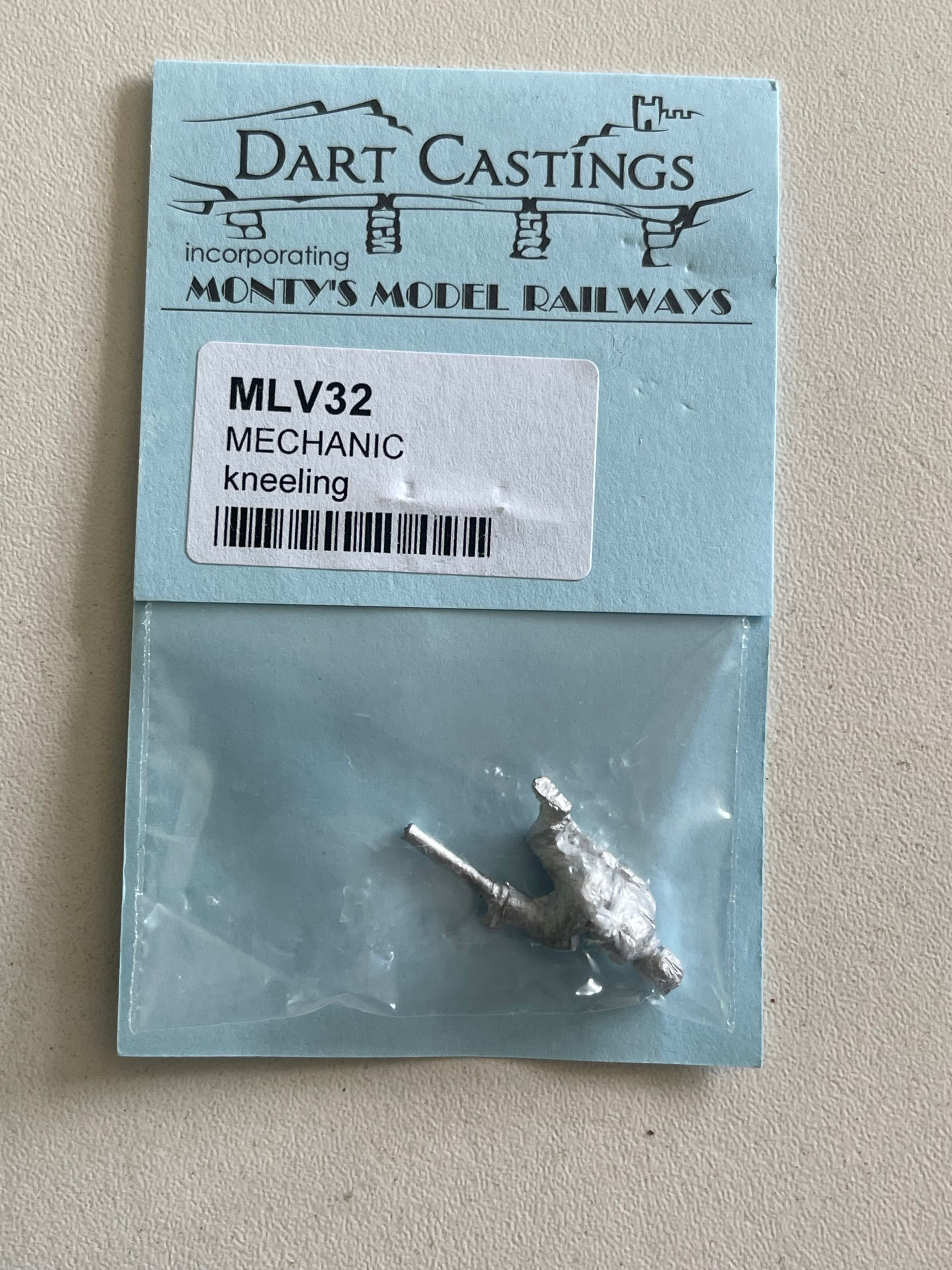 DART CASTINGS - MLV32 MECHANIC KNEELING