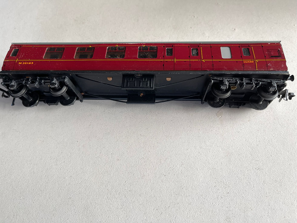Thumbnail: 32023 D22 CORRIDOR BRAKE/2ND COACH M26143 - 2 or 3 RAIL