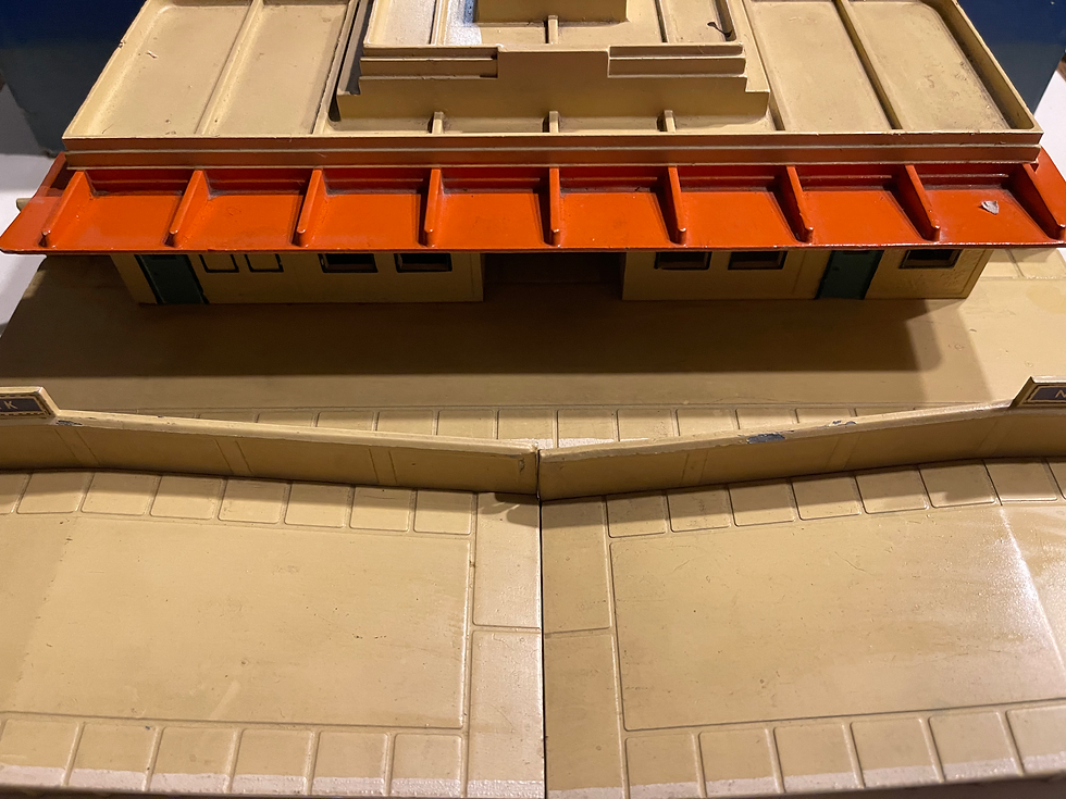 Thumbnail: D1 THROUGH STATION (WHITE EDGE) BOXED