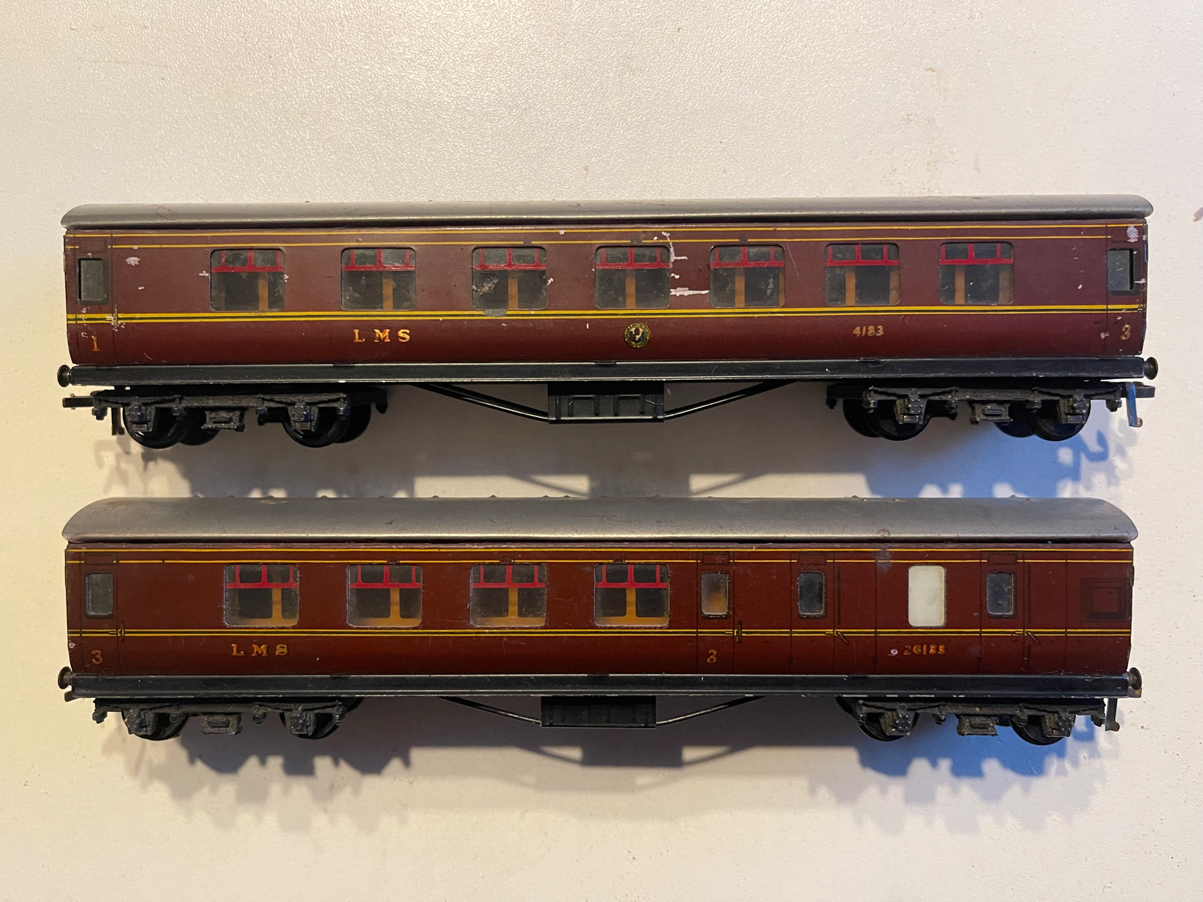 32015 & 32016 2 x D3 STANIER COACHES L.M.S. 1st/3rd 4183 & BRAKE 26133