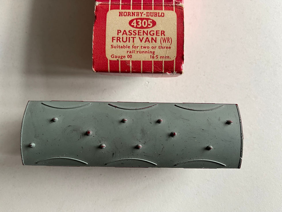 Thumbnail: 4305 PASSENGER FRUIT VAN W.R. (metal couplings) BOXED