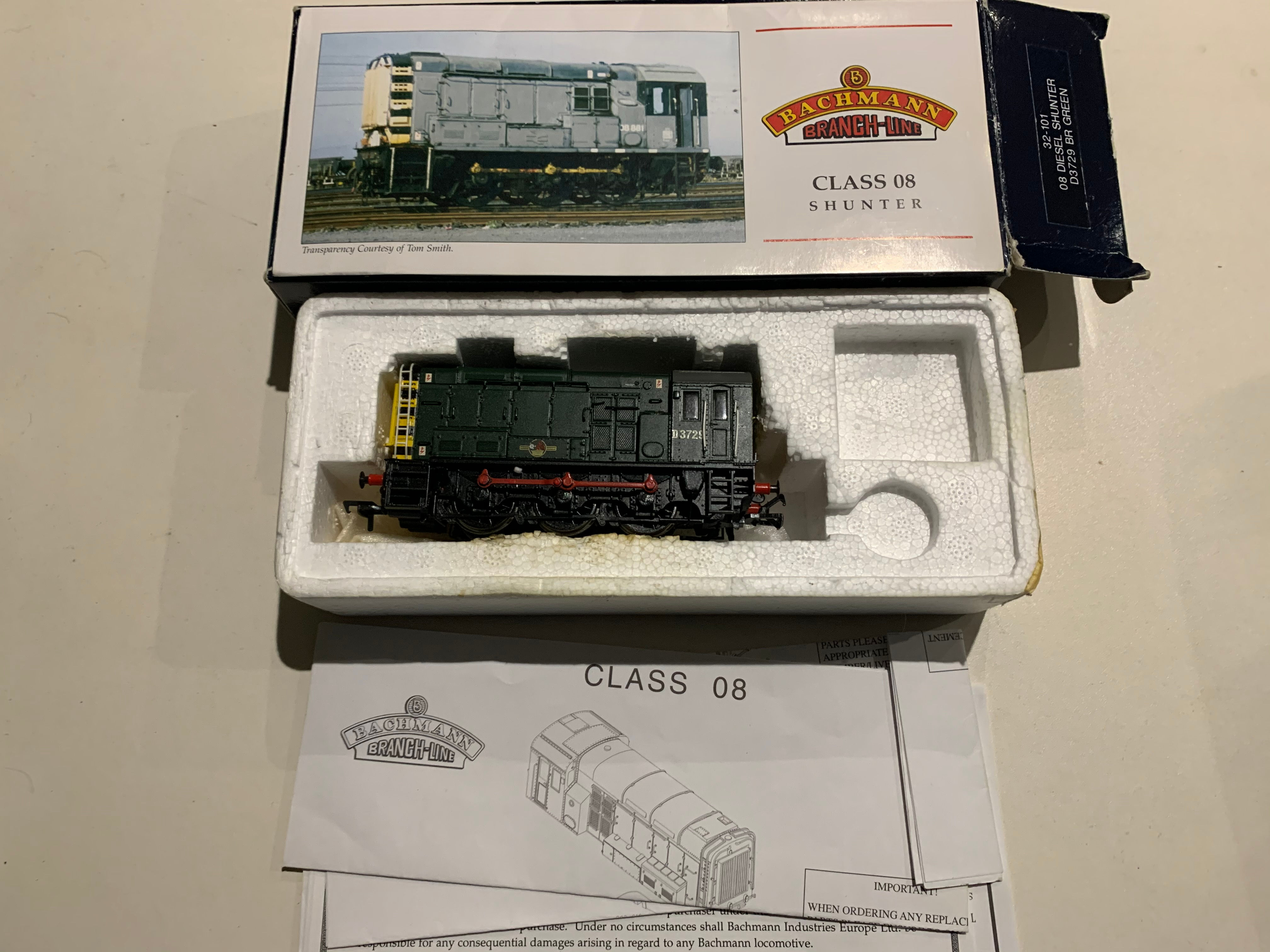 32-101 08 DIESEL SHUNTER D3729 LOCOMOTIVE BR GREEN