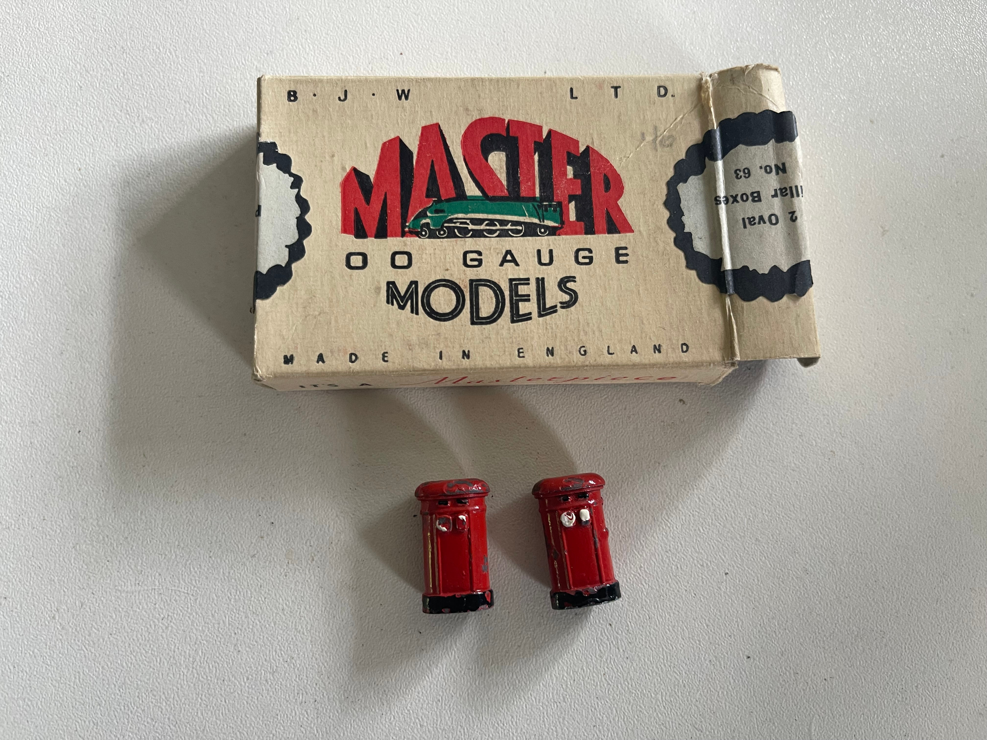 WARDIE MASTER MODELS No 63 OVAL PILLAR BOXES (2)