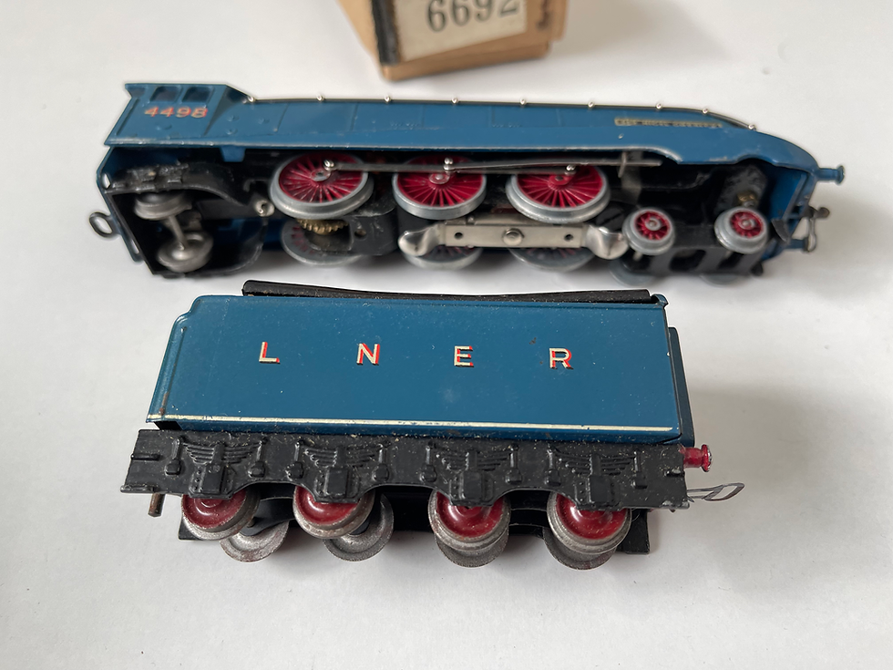 Thumbnail: PRE-WAR L.N.E.R. 4-6-2 SIR NIGEL GRESLEY LOCOMOTIVE & TENDER