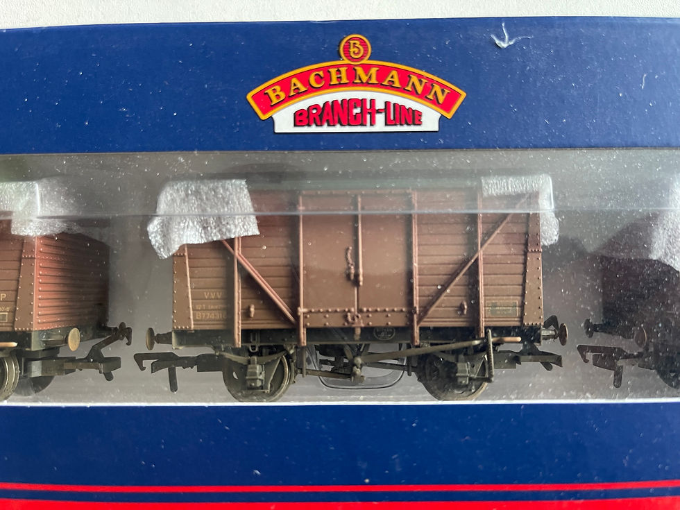 Thumbnail: 38-231Z SET OF 3 12 TON PLANKED VENT VANS BR BAUXITE WEATHERED