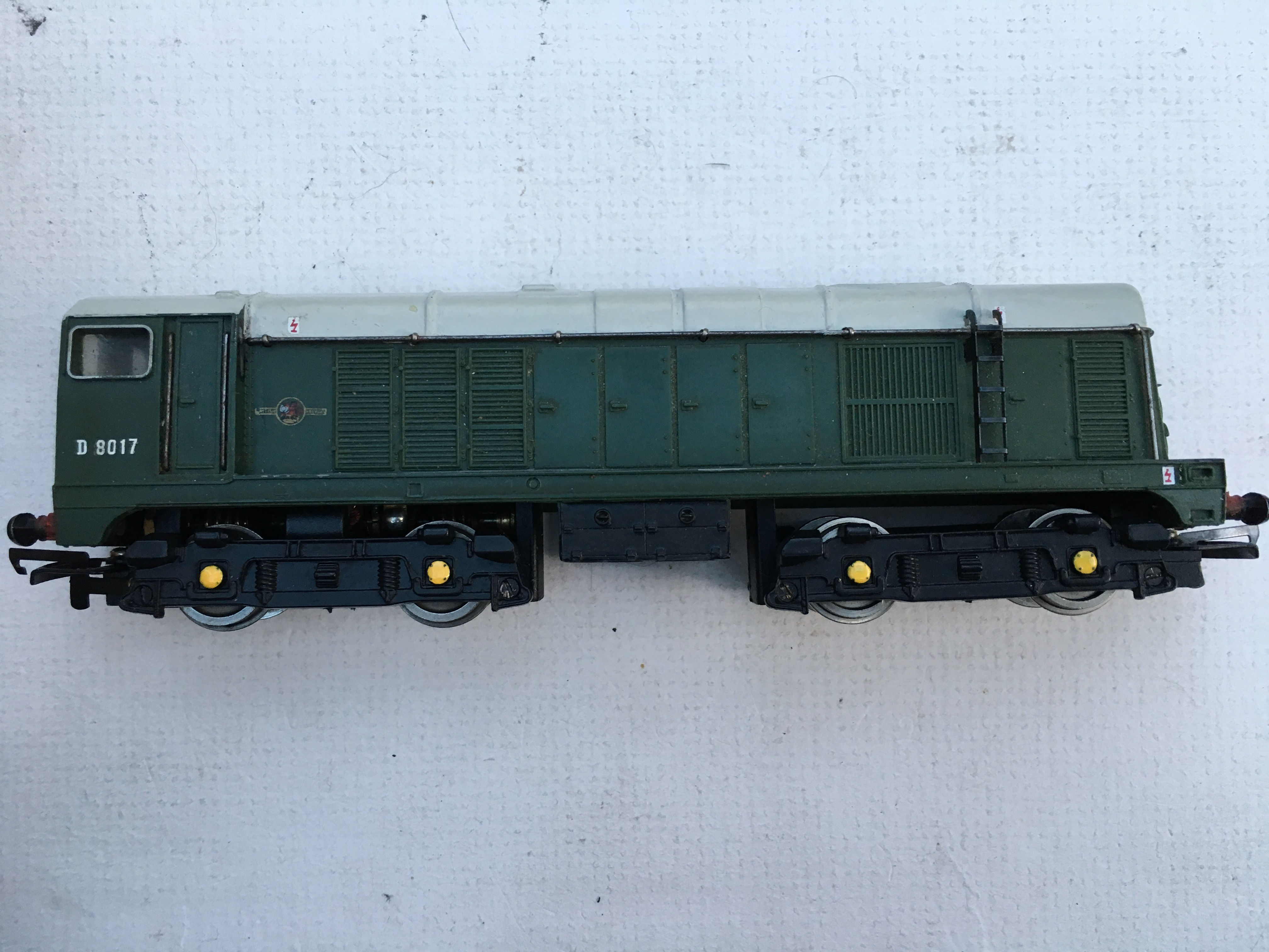 2230 1,000 B.H.P. DIESEL ELECTRIC LOCOMOTIVE D8017