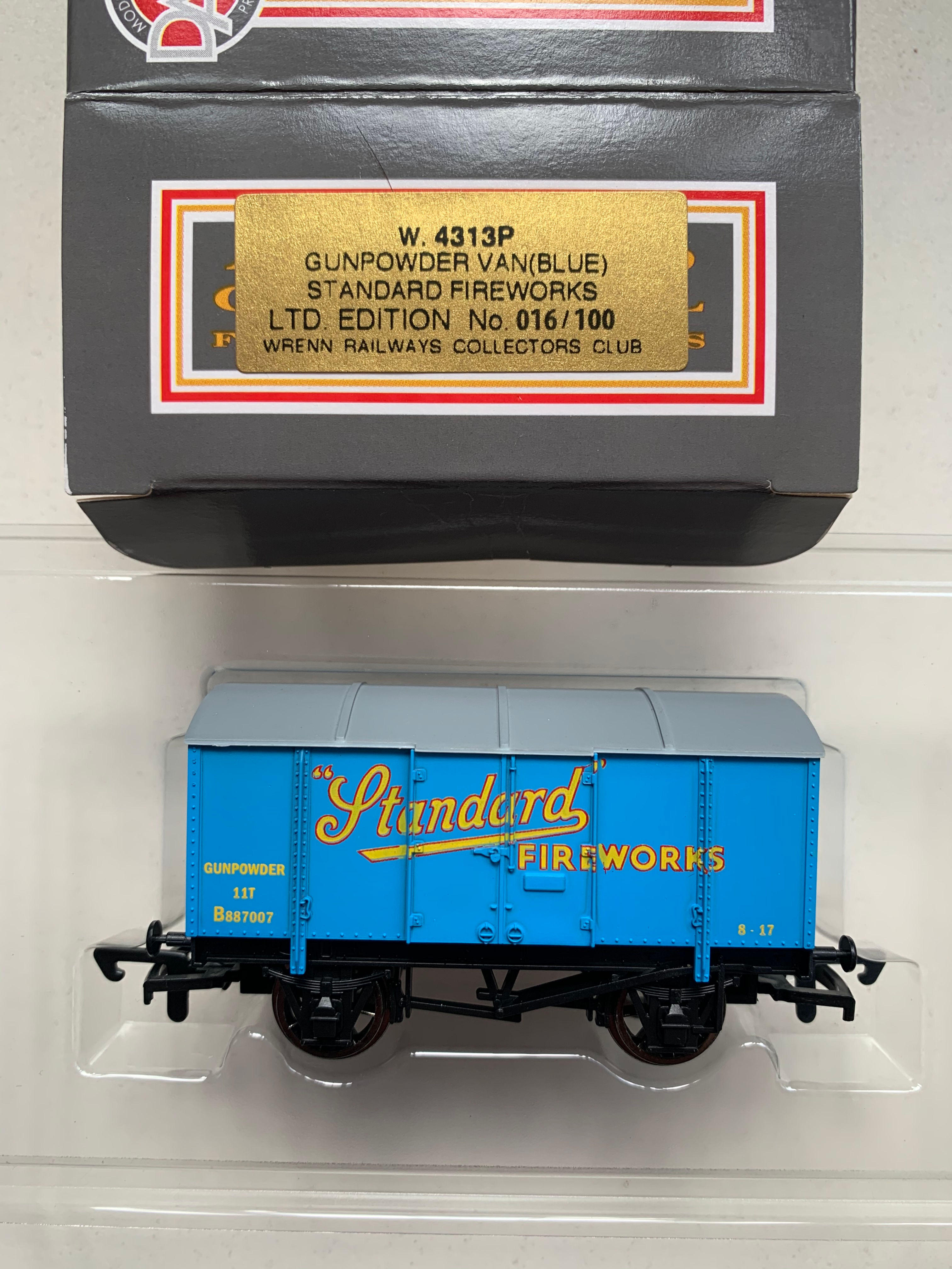 W4313P / WRCC7 - GUNPOWDER VAN - STANDARD FIREWORKS (BLUE)
