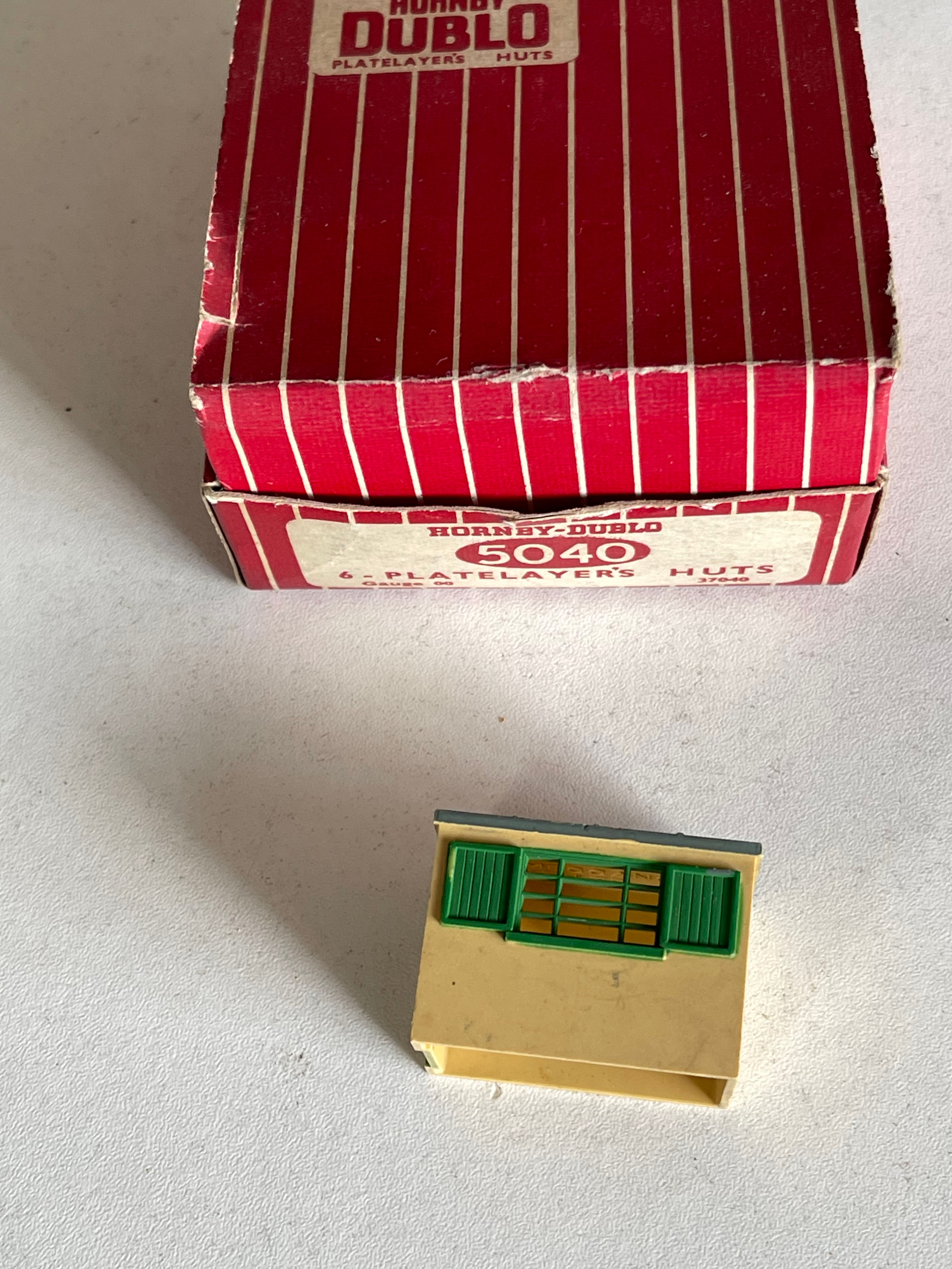 5040 PLATELAYERS HUTS (SET OF 6)