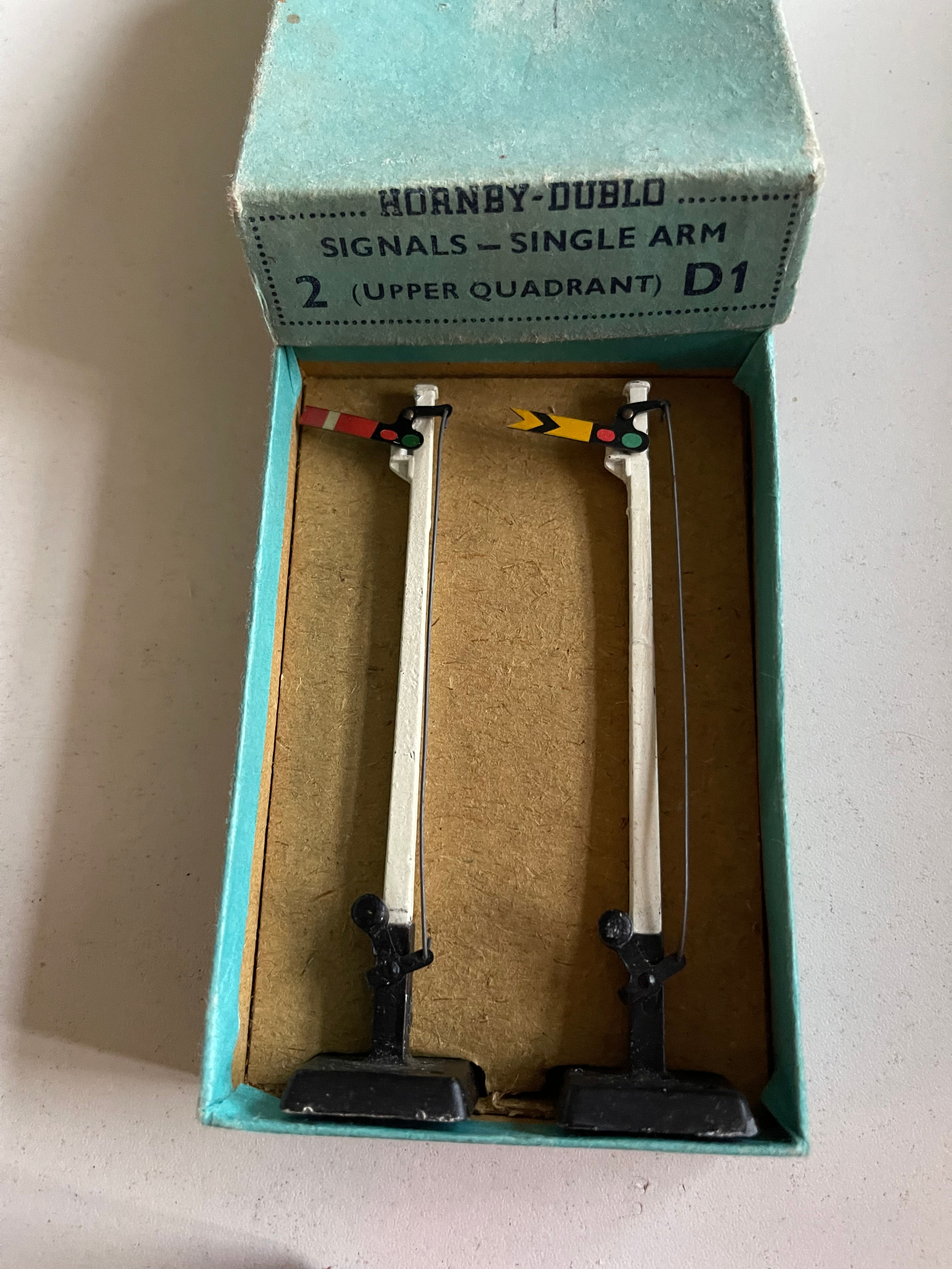 D1 SIGNALS, SINGLE ARM - HOME & DISTANT - BOXED 2/1949