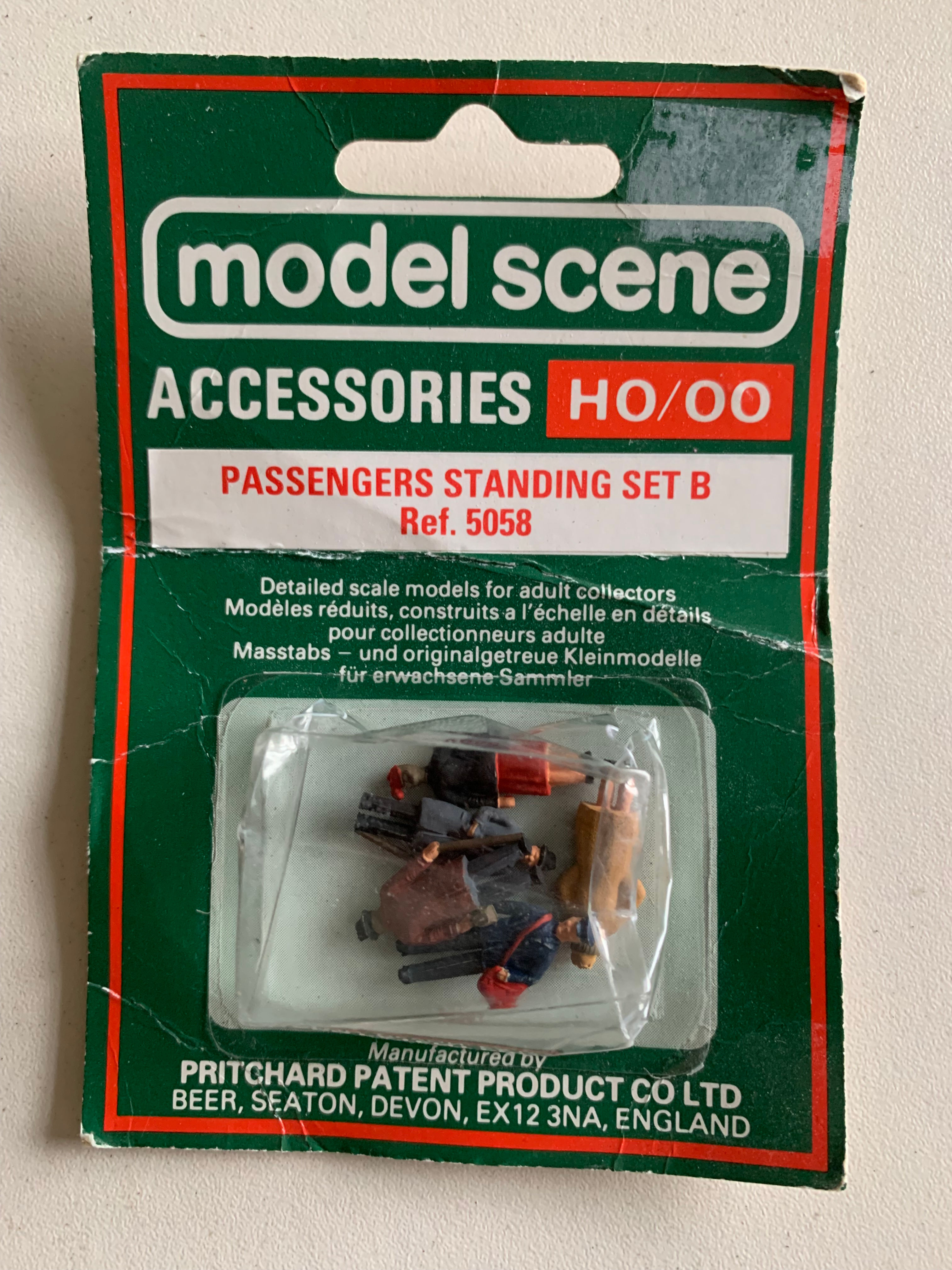 MODEL SCENE MERIT 5058 SET B. PASSENGERS STANDING